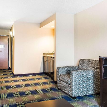 Comfort Inn & Suites Meriden Exterior photo