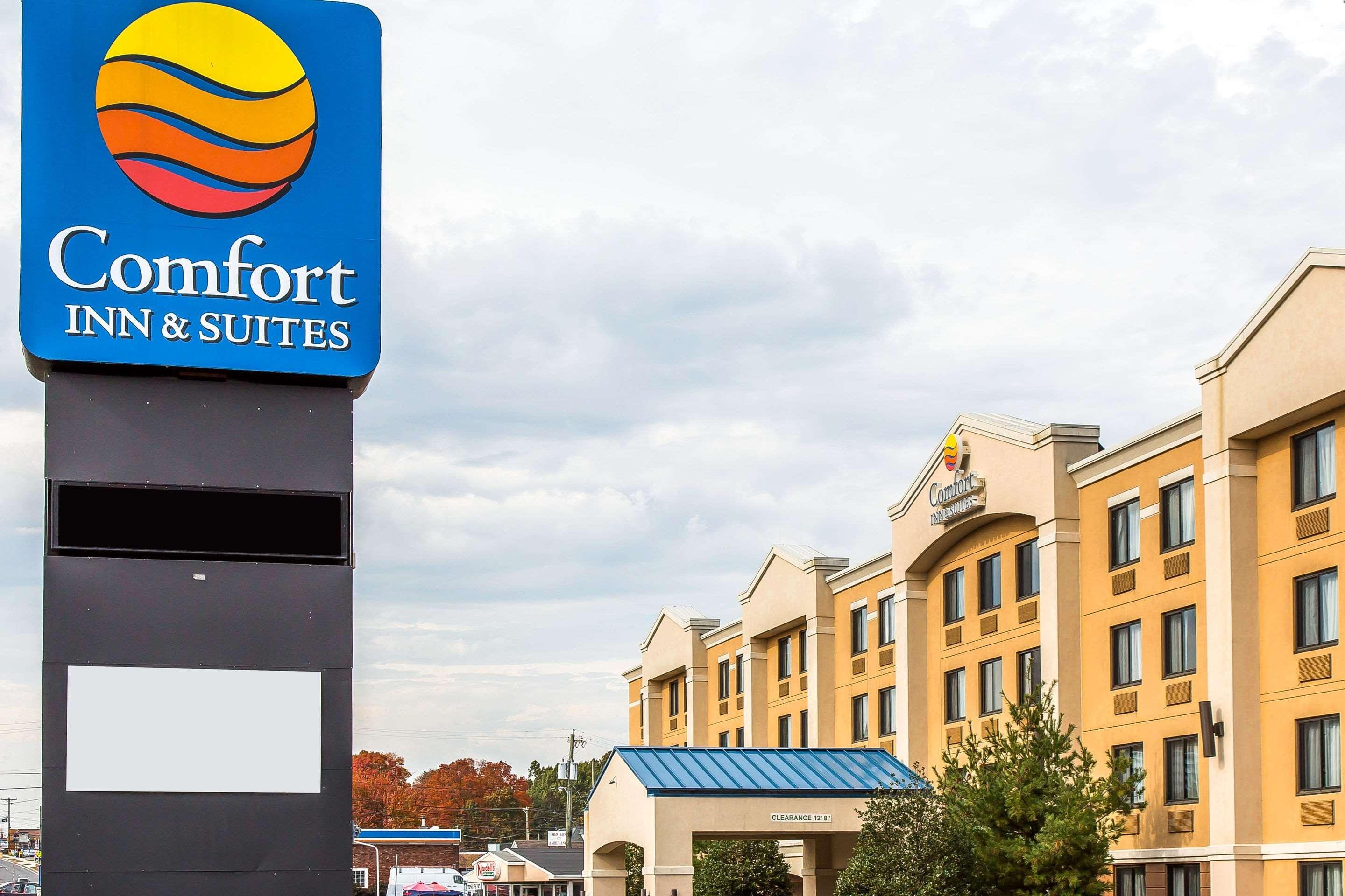 Comfort Inn & Suites Meriden Exterior photo